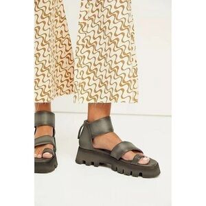 Free People Gray Strappy Chunky Maddox Lug Sole Platform Sandals in Size 36